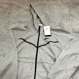 Nike tech woman’s XL